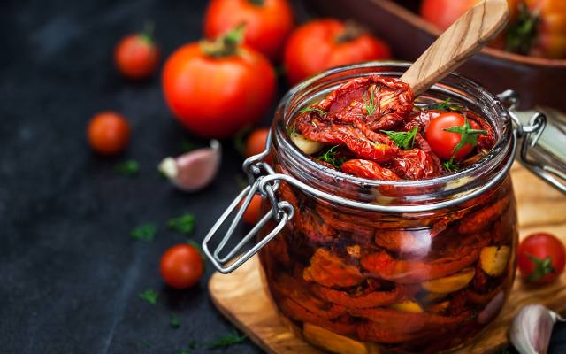 خرید گوجه خشک در روغن زیتون